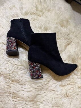 Betsey Johnson Kassie black suede ankle booties
